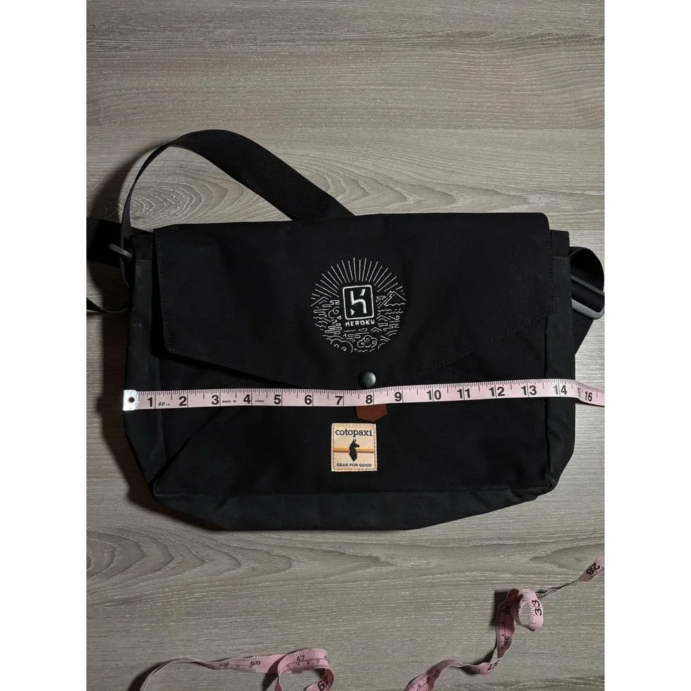 Cotopaxi Heroku Messenger Bag Black Canvas Padded Laptop Shoulder Bag Gorpcore